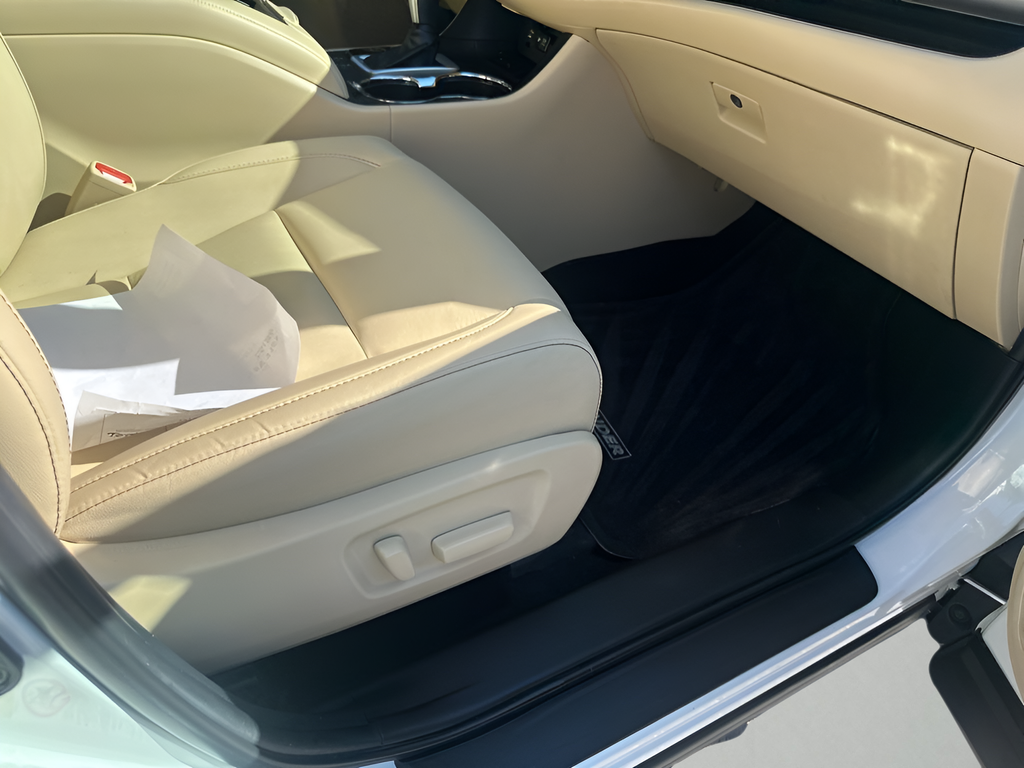 Used Car 2019 Toyota Highlander  Xle For Sale Under $25,000 In Austin, Texas