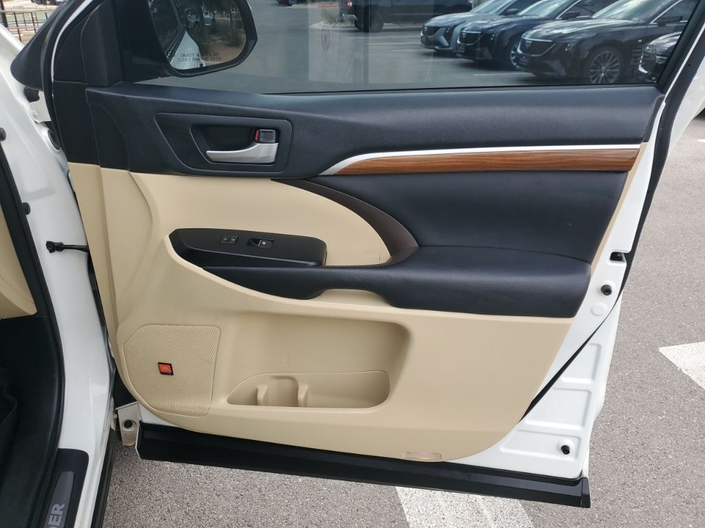 Used Car 2017 Toyota Highlander  Limited For Sale Under $25,000 In Austin, Texas