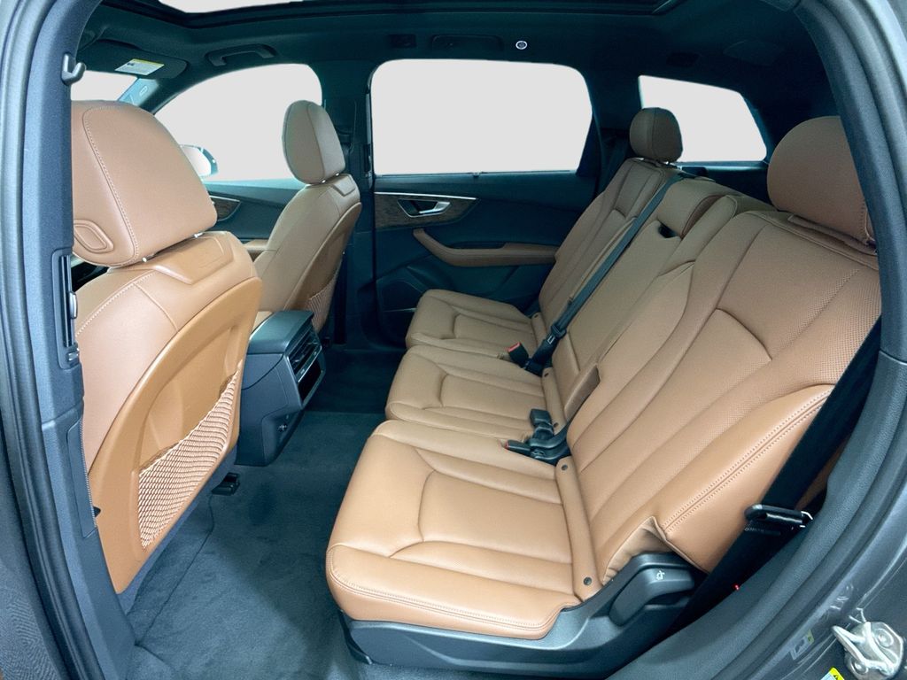 Thumbnail: 2026 Audi Q7 - 20