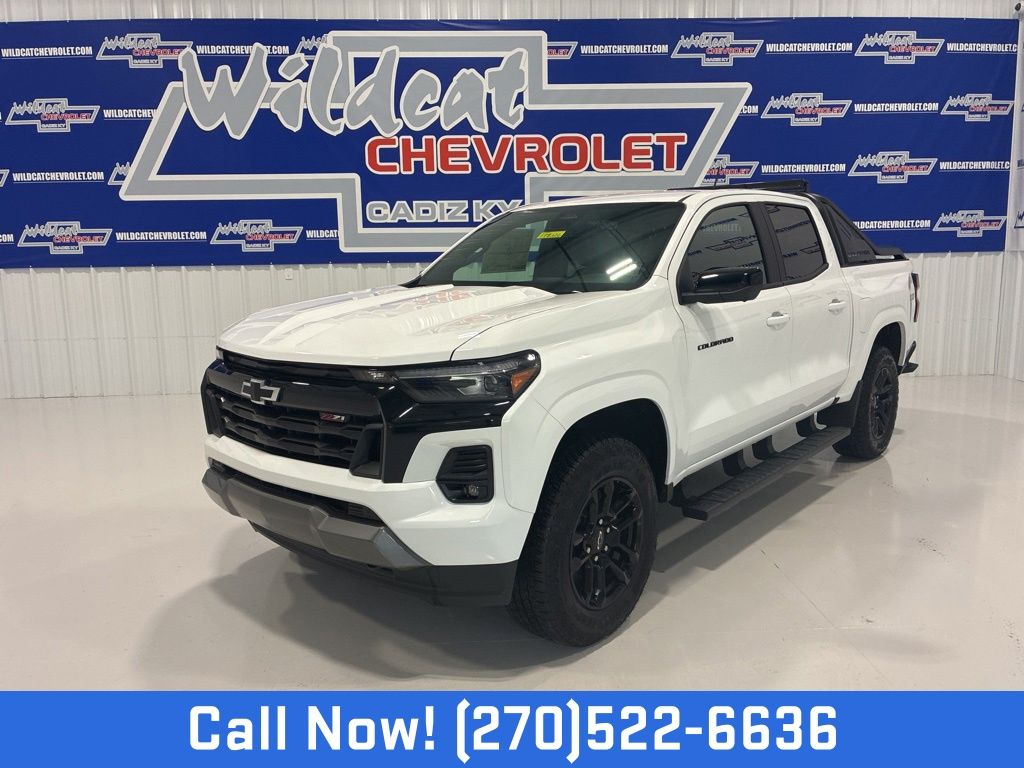 Summit White 2025 Chevrolet Colorado Pickup Truck Four-Wheel Drive 8-Speed Automatic