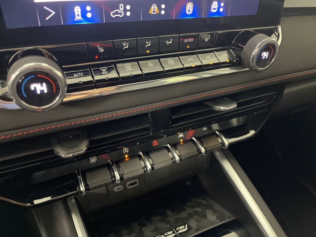 Thumbnail: 2024 Chevrolet Colorado - 31