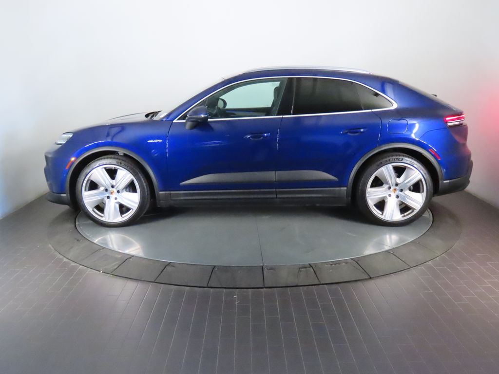 Thumbnail: 2024 Porsche Macan - 2