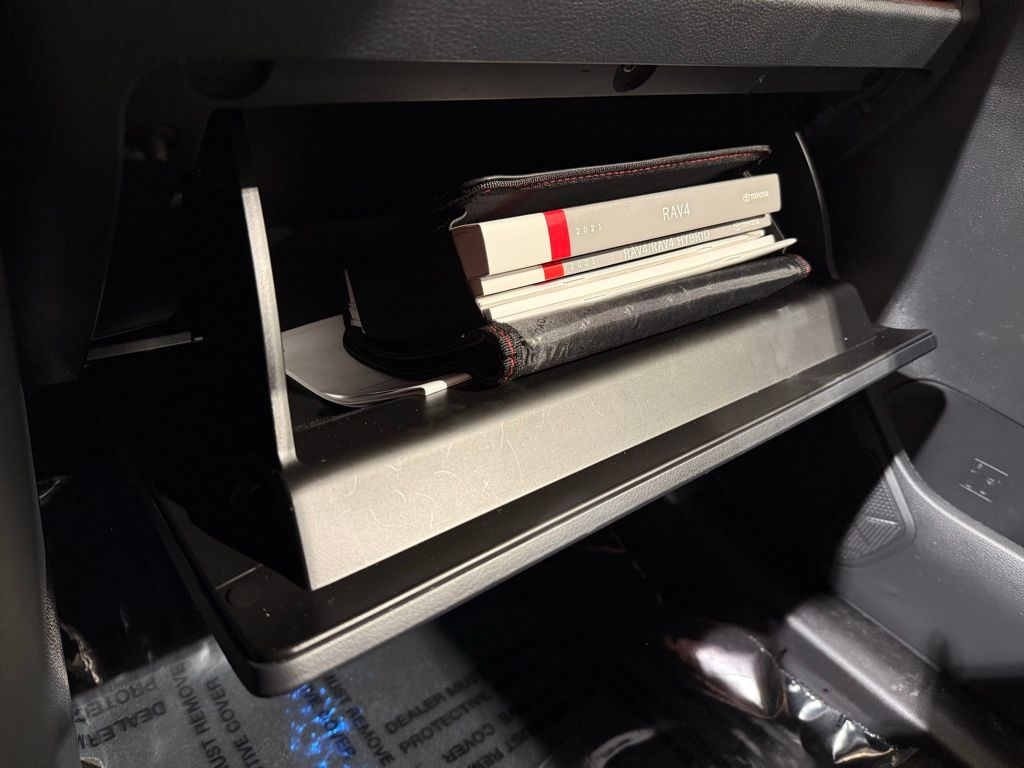 Thumbnail: 2021 Toyota RAV4 - 32