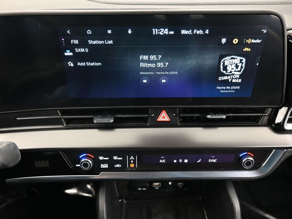 Used 2025 Everlasting Silver Kia EX image 24