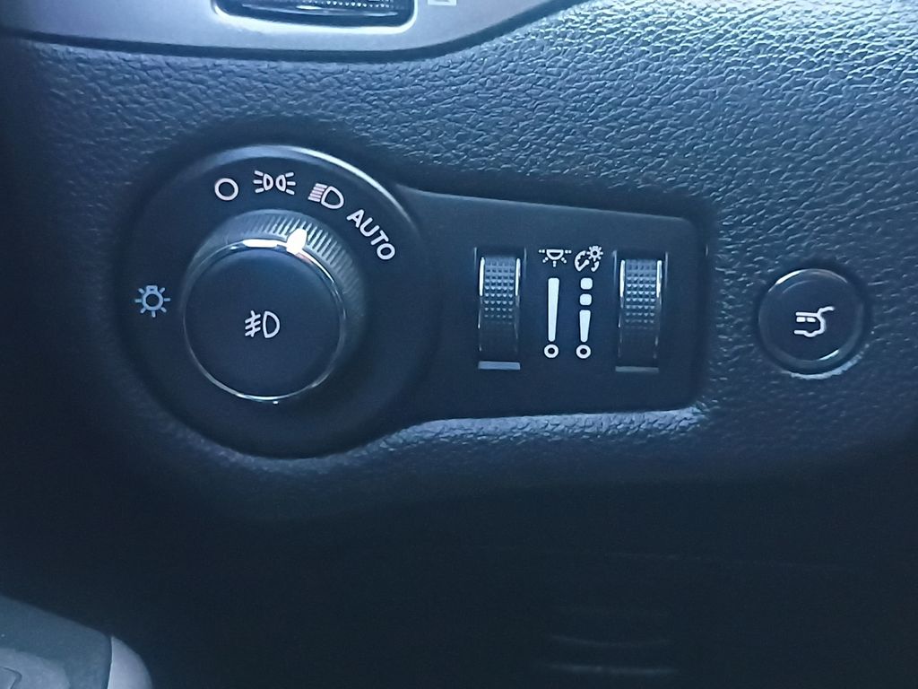 Used Car 2021 Jeep Cherokee  Limited For Sale Under $20,000 In Austin, Texas