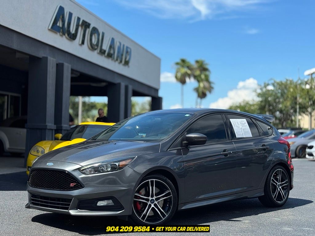 Gray (Magnetic) 2018 Ford Focus Hatchback Front-Wheel Drive 6-Speed Manual