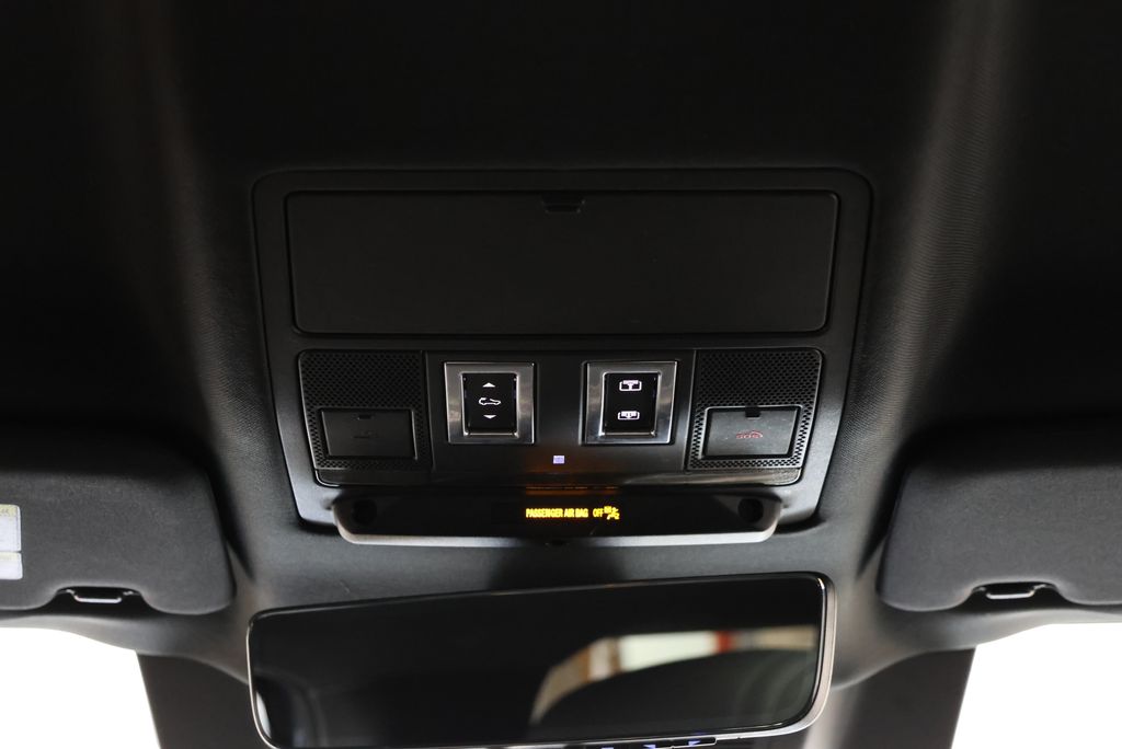 Thumbnail: 2022 Land Rover Defender - 14