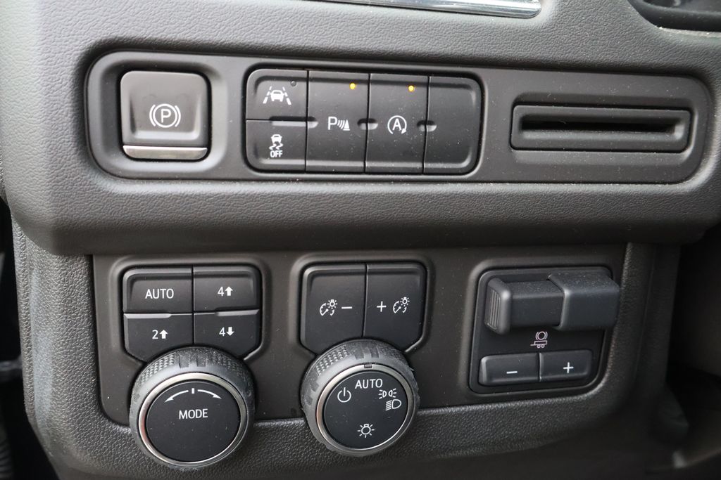 Thumbnail: 2023 Chevrolet Tahoe - 19