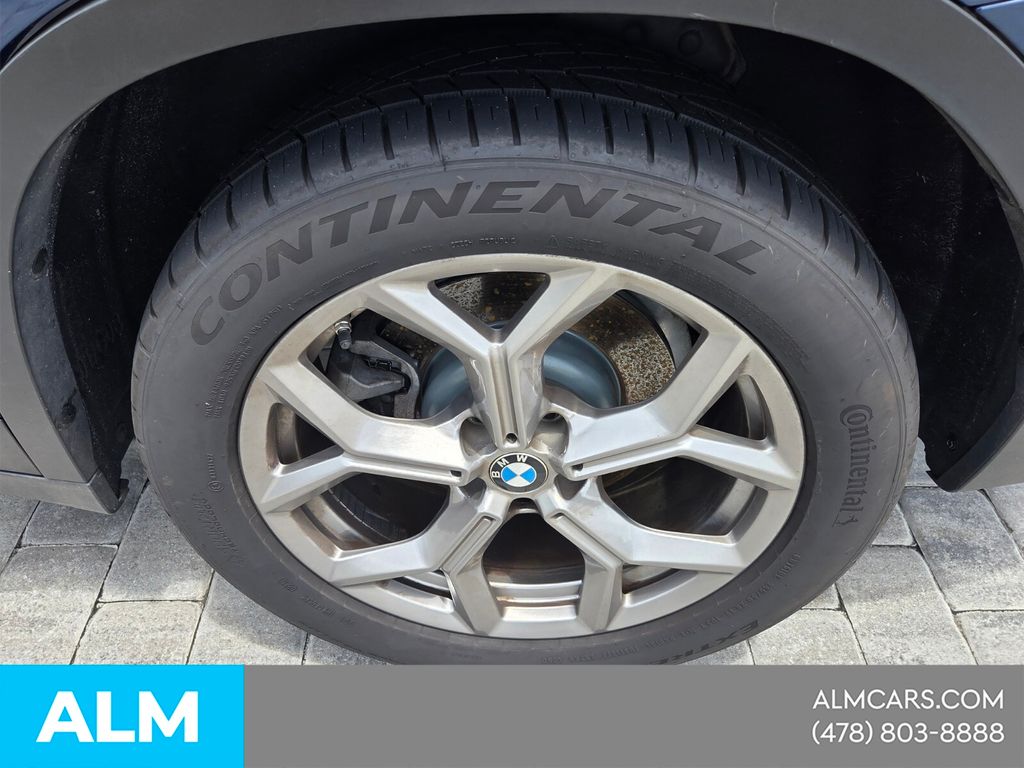 Used 2022 Blue BMW sDrive30i image 5