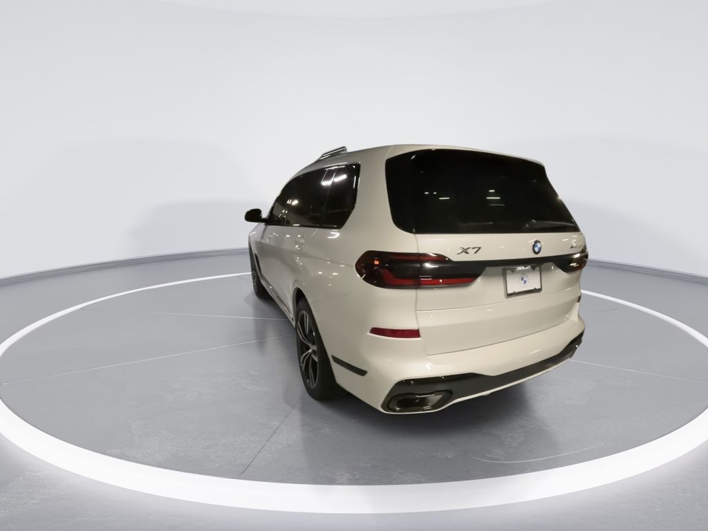 Thumbnail: 2026 BMW X7 - 6