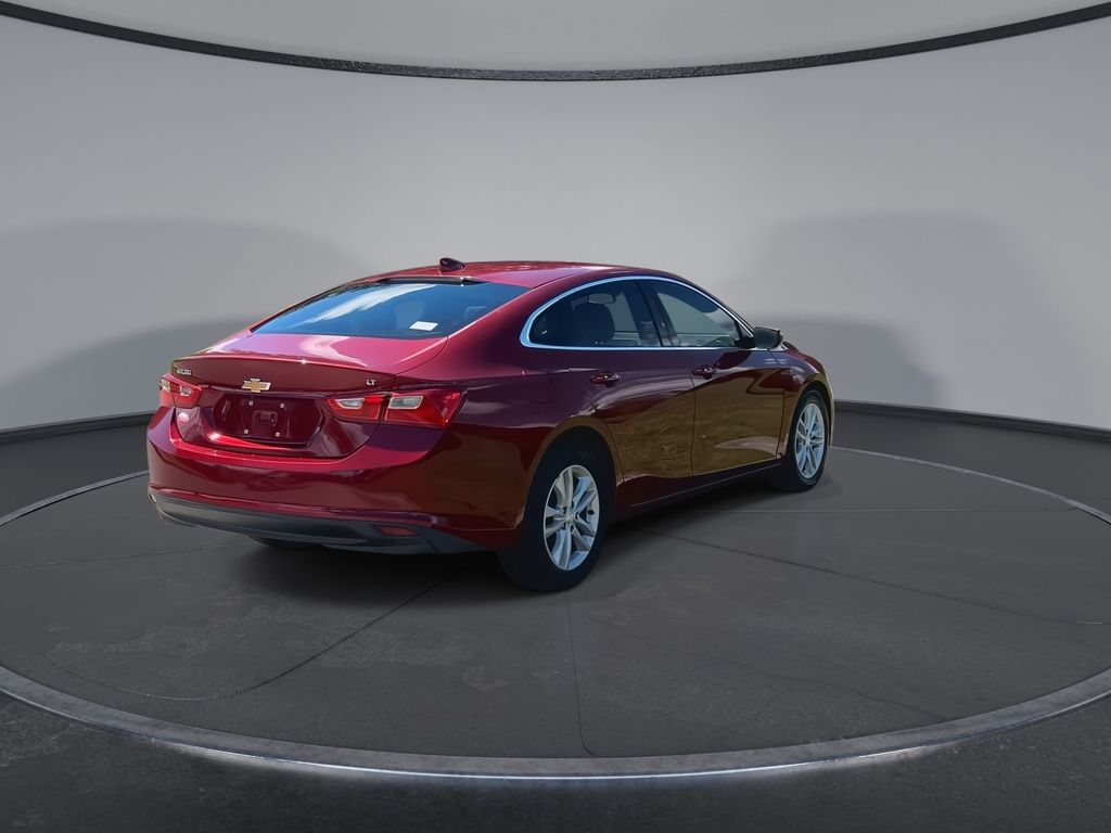 Thumbnail: 2018 Chevrolet Malibu - 8