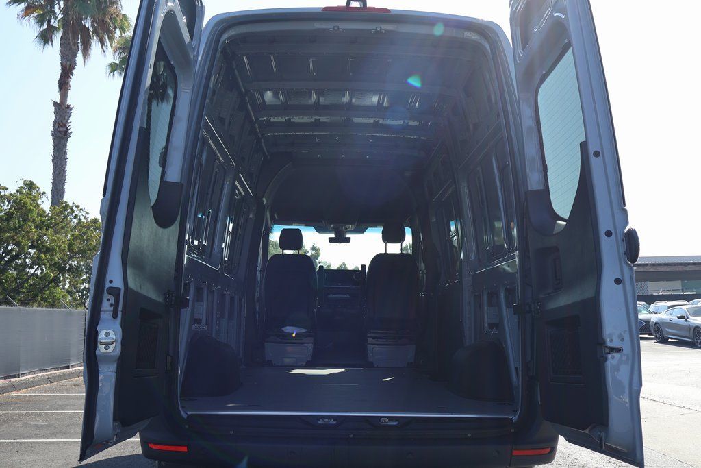 Thumbnail: 2025 Mercedes-Benz Sprinter - 8