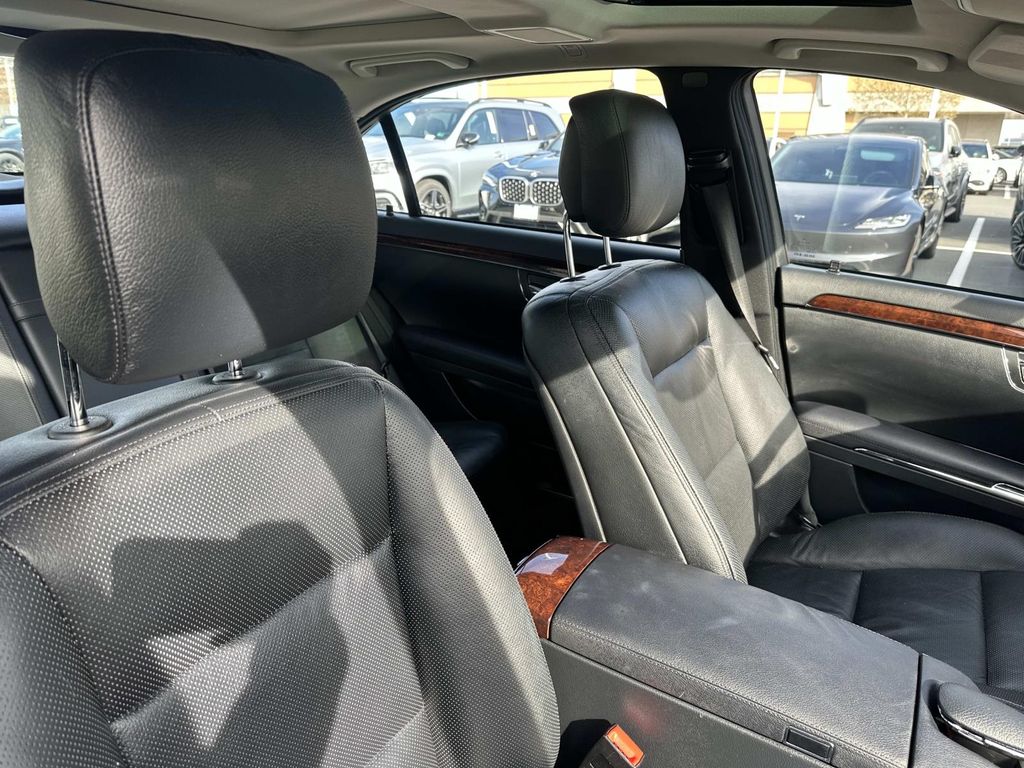 Thumbnail: 2011 Mercedes-Benz S-Class - 23