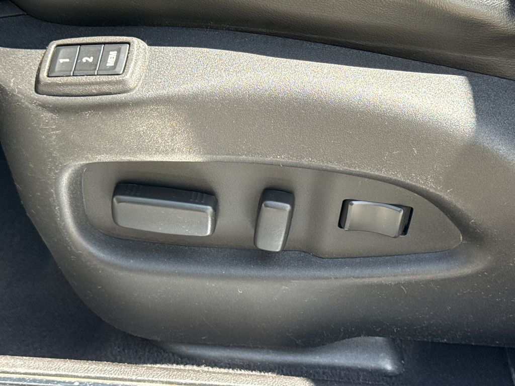 Used 2016 White Cadillac Performance image 23