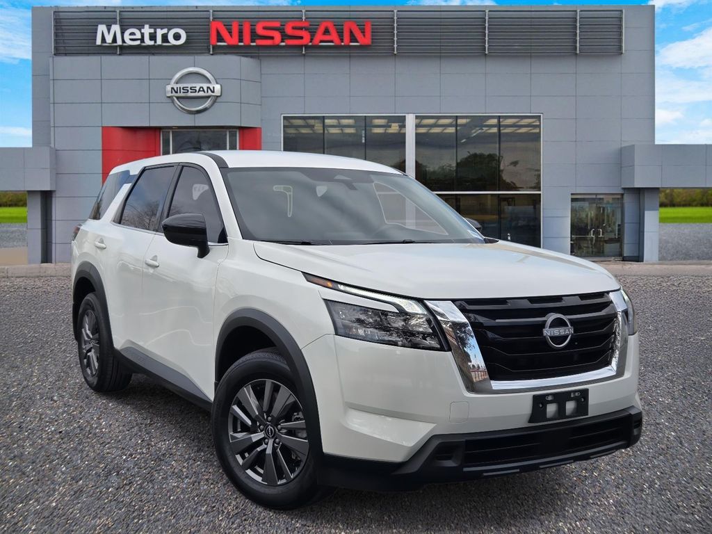 2025 Nissan Pathfinder S FWD