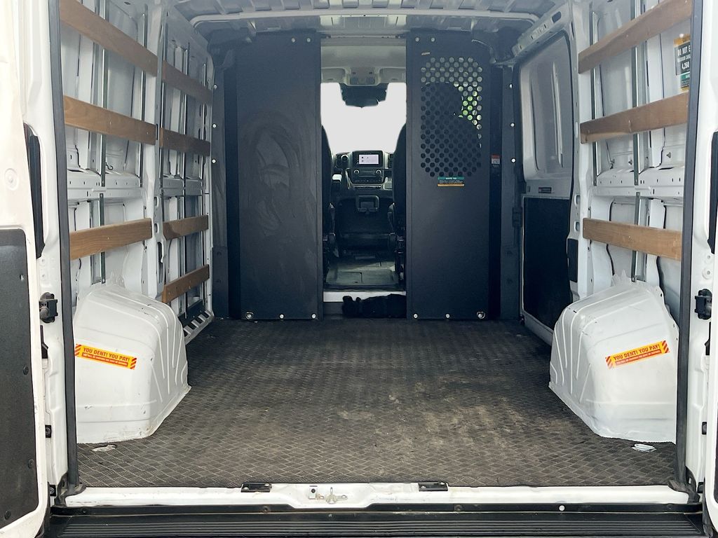 Used 2025 White Ram Base image 23