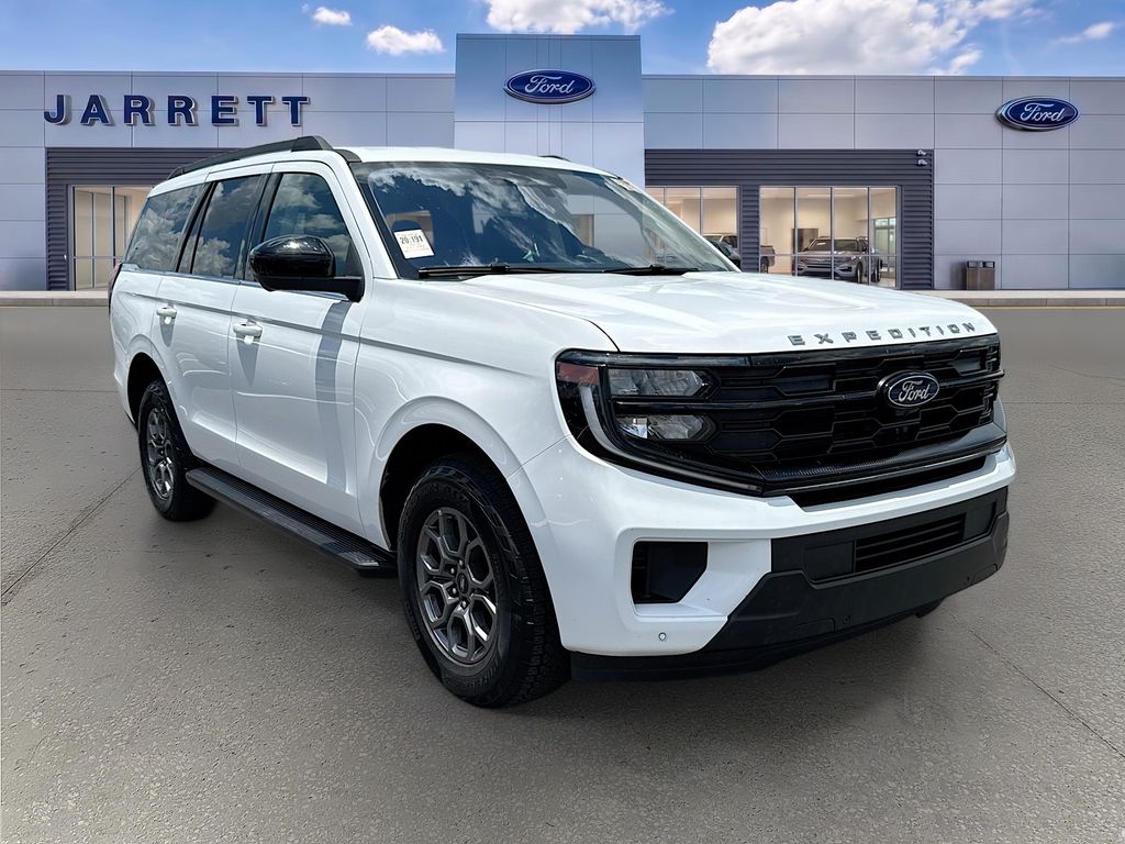 Oxford White 2025 Ford Expedition Active RWD SUV / Crossover 4X2 Automatic