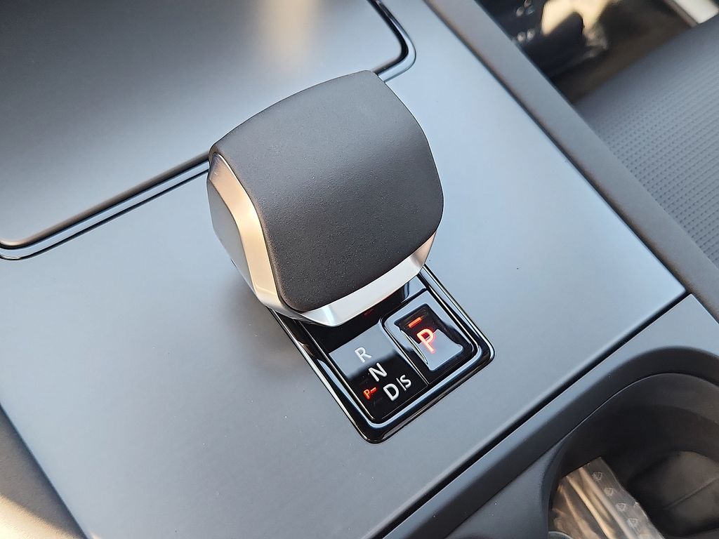 Thumbnail: 2026 Land Rover Discovery Sport - 7
