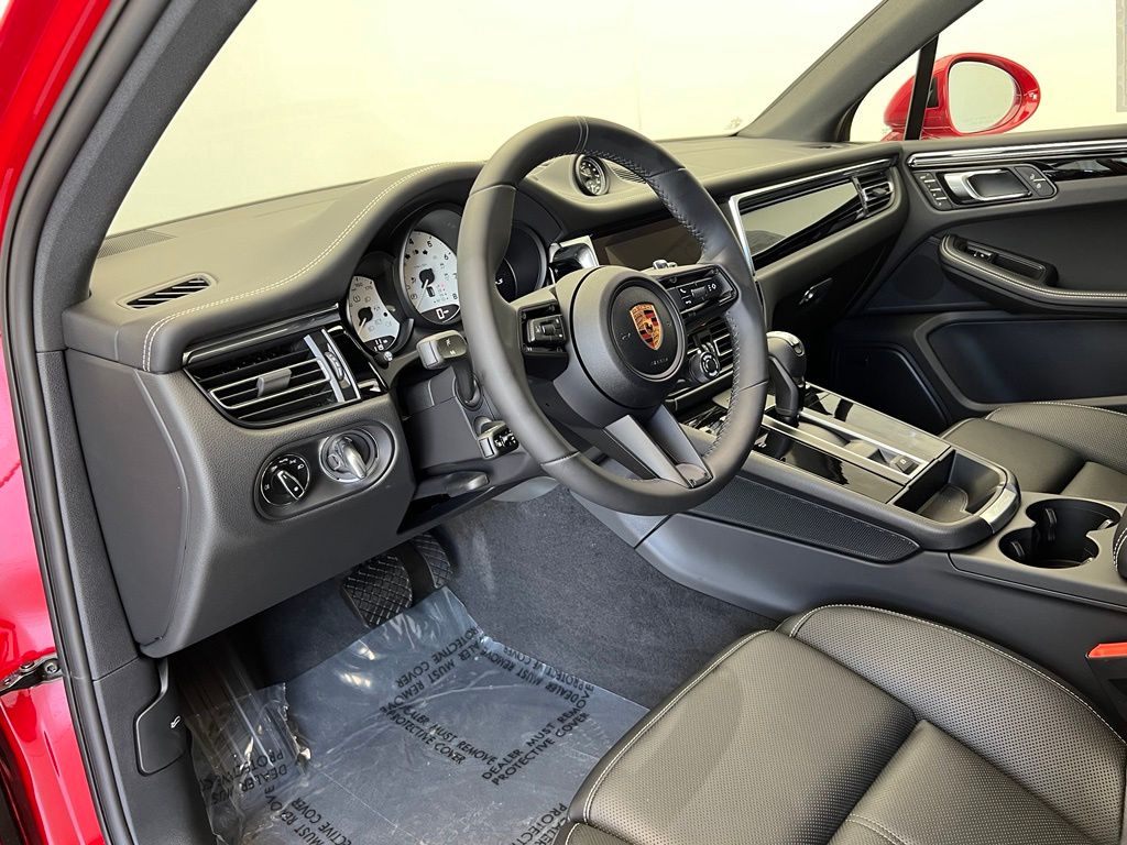 Thumbnail: 2026 Porsche Macan - 4