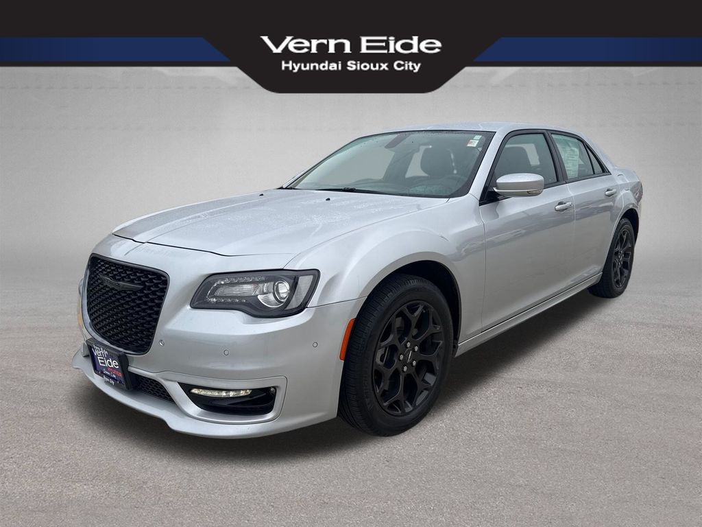 Silver Mist Clearcoat 2022 Chrysler 300 Sedan All-Wheel Drive 8-Speed Automatic