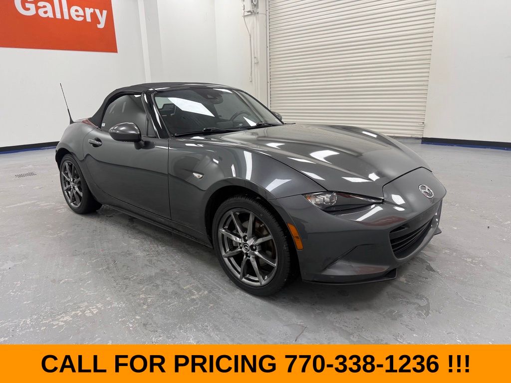 Machine Gray Metallic 2019 Mazda MX-5 Miata Convertible Rear-Wheel Drive 6-Speed Manual