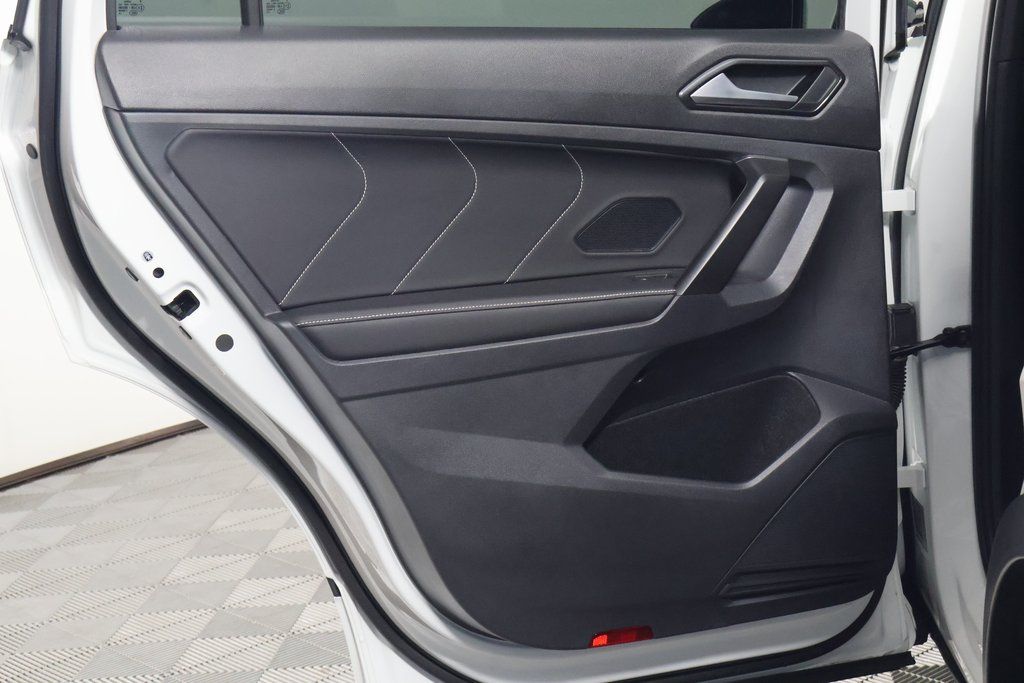 Thumbnail: 2022 Volkswagen Tiguan - 13