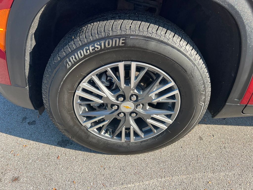 Used 2025 Chevrolet Traverse SUV