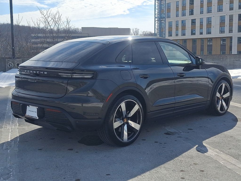 Thumbnail: 2026 Porsche Macan - 8