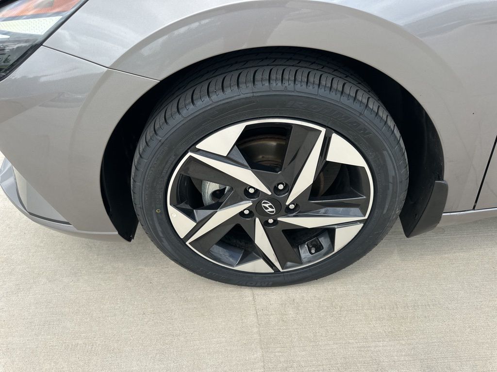 2023 Fluid Metal Hyundai Elantra SEL FWD Sedan