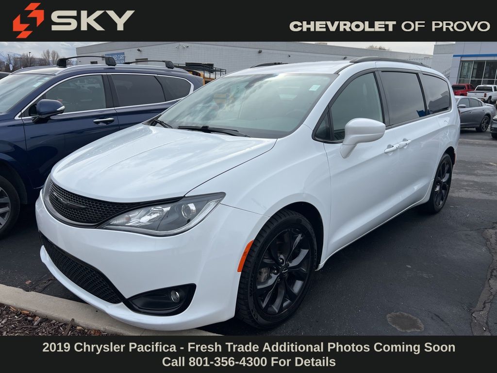 2019 Chrysler Pacifica Touring Plus FWD