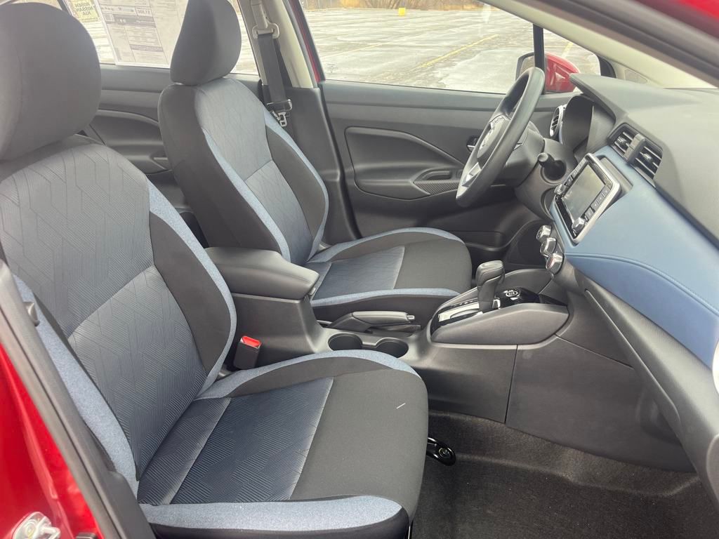 2025 Nissan Versa 1.6 SV photo