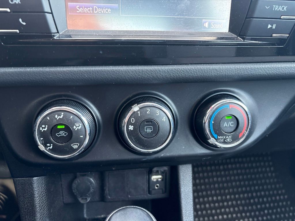 Used 2016 Black Toyota L image 11