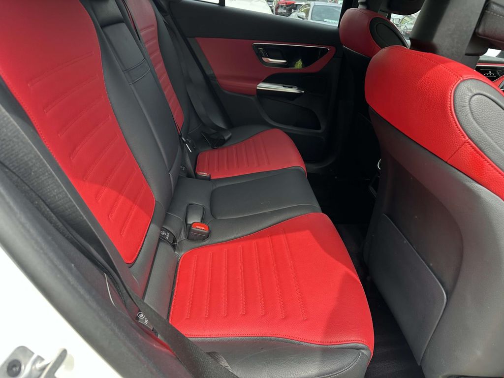2024 Mercedes-Benz GLC 300 13