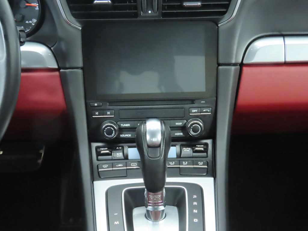 Thumbnail: 2018 Porsche 911 - 14