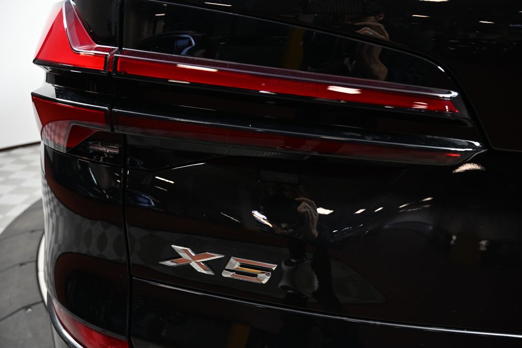 Thumbnail: 2026 BMW X5 - 11