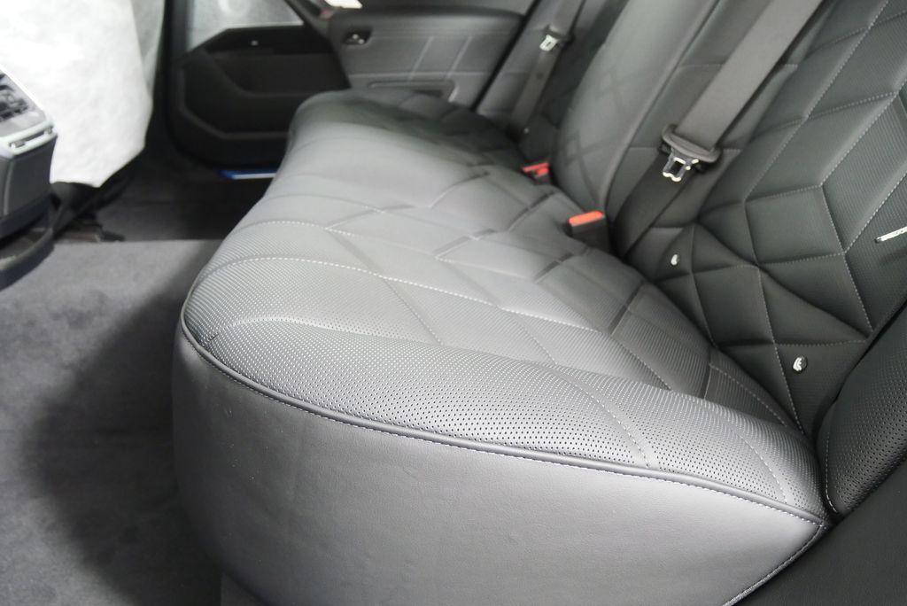 Thumbnail: 2026 BMW 7 Series - 15