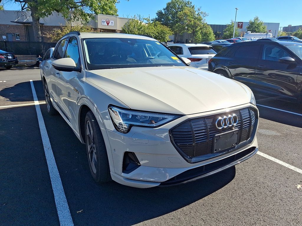 Thumbnail: 2021 Audi e-tron - 3