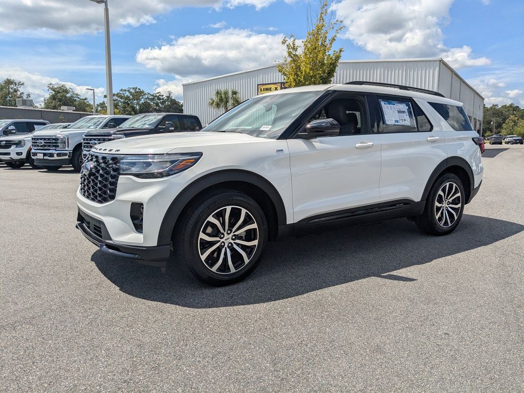 2025 Ford Explorer ST-Line