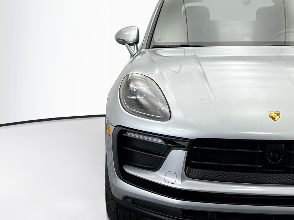 Thumbnail: 2026 Porsche Macan - 12