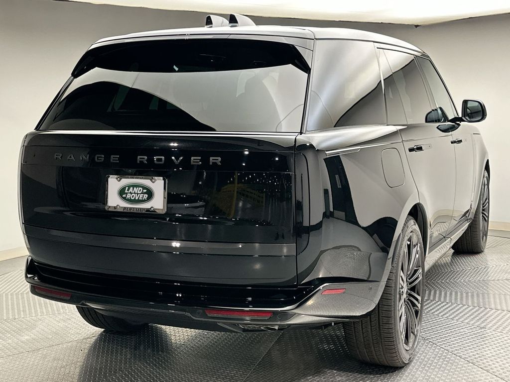 2025 Land Rover Range Rover SE 3