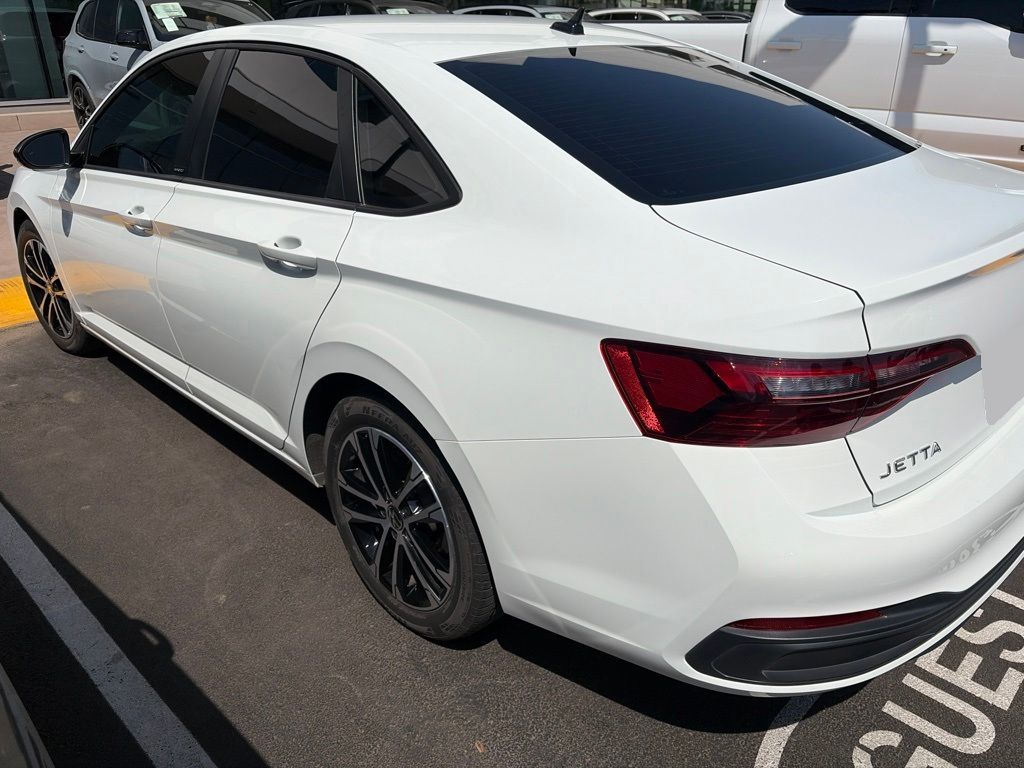 Thumbnail: 2024 Volkswagen Jetta - 4