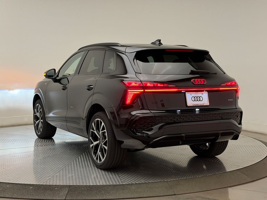 Thumbnail: 2026 Audi Q3 - 6
