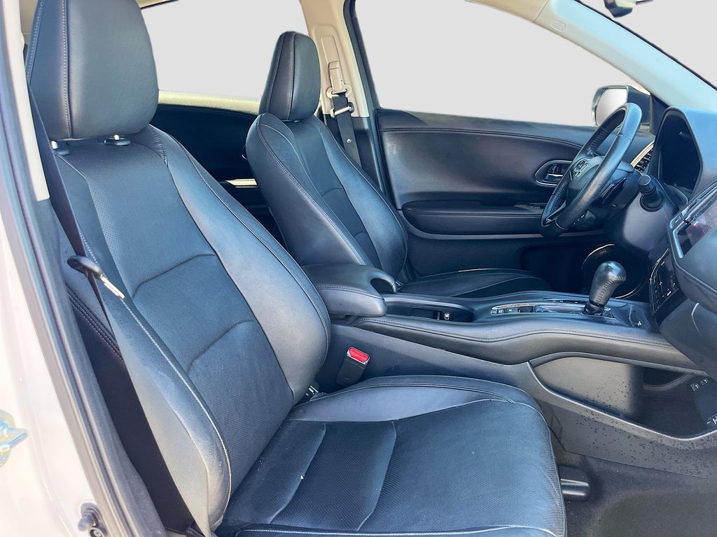 Used 2022 White Honda EX-L image 27