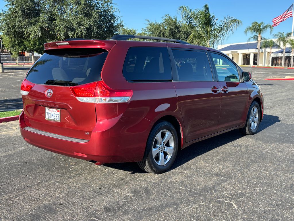 Thumbnail: 2013 Toyota Sienna - 5