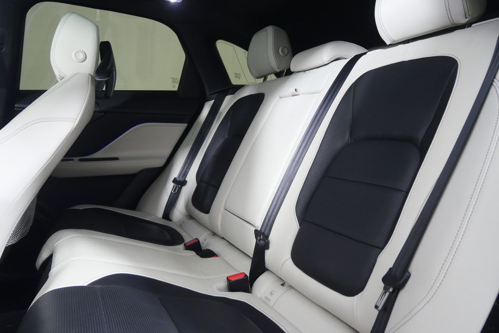 Thumbnail: 2019 Jaguar F-Pace - 16