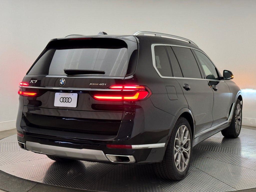 2023 BMW X7 xDrive40i 11