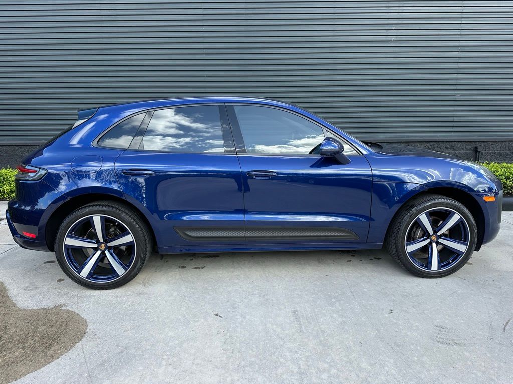 Thumbnail: 2023 Porsche Macan - 10