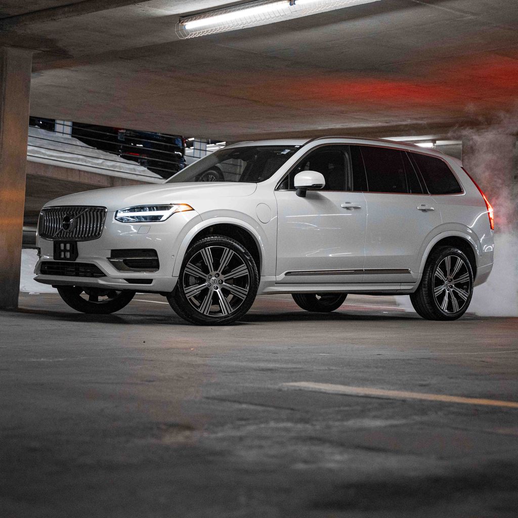 2025 Volvo XC90 Recharge T8 Plus Bright Theme 7-Passenger eAWD