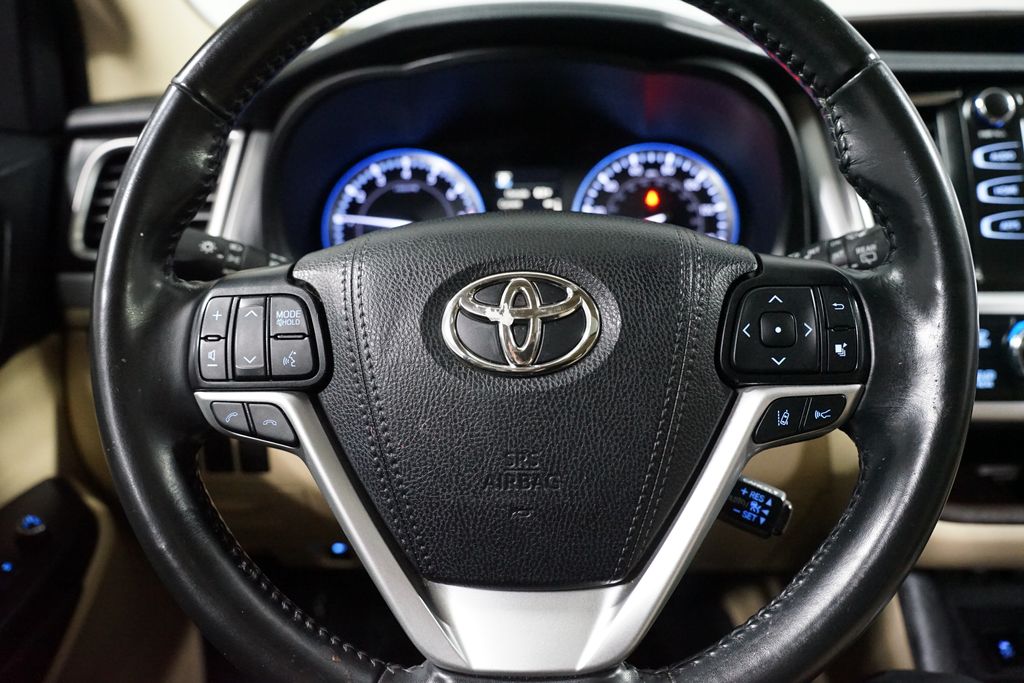 Thumbnail: 2019 Toyota Highlander - 12