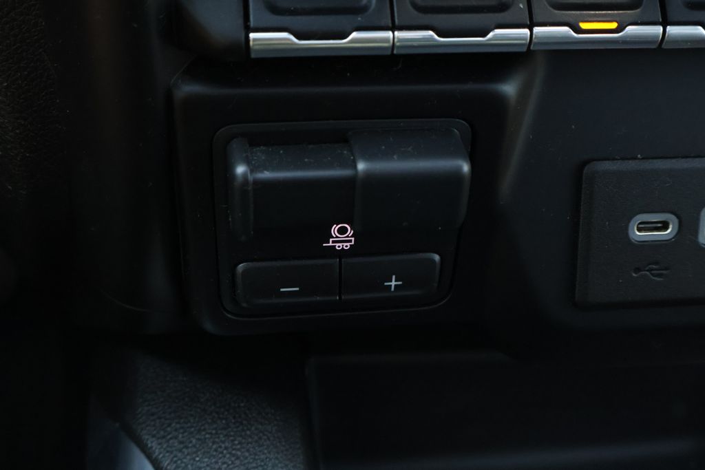 Thumbnail: 2021 Chevrolet Silverado 1500 - 32